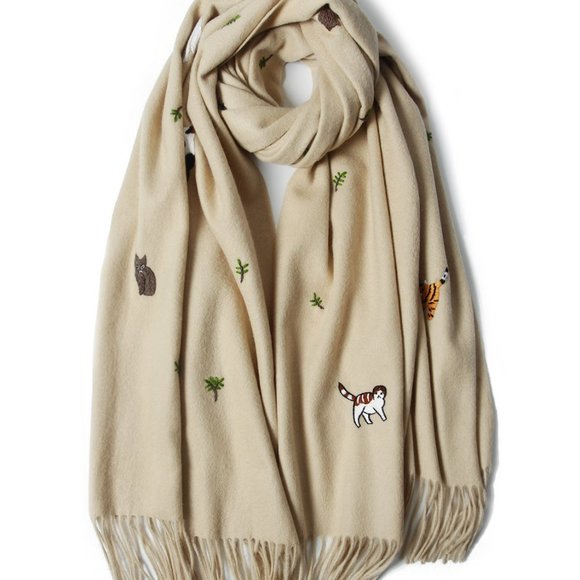 Edelweiss embroidered playing cat cashmere scarf - Picture 11 of 12